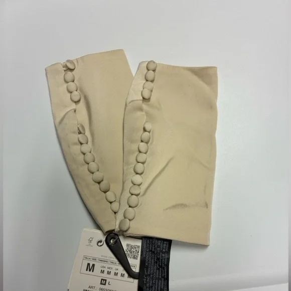 NWT. Zara Cream Satin Effect Fingerless Gloves with Self Lined Buttons. - Picture 4 of 13